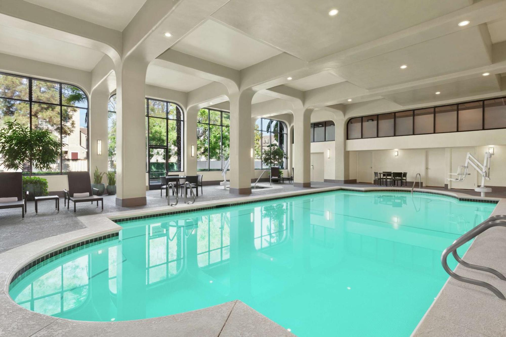 Embassy By Hilton Arcadia-pasadena Area