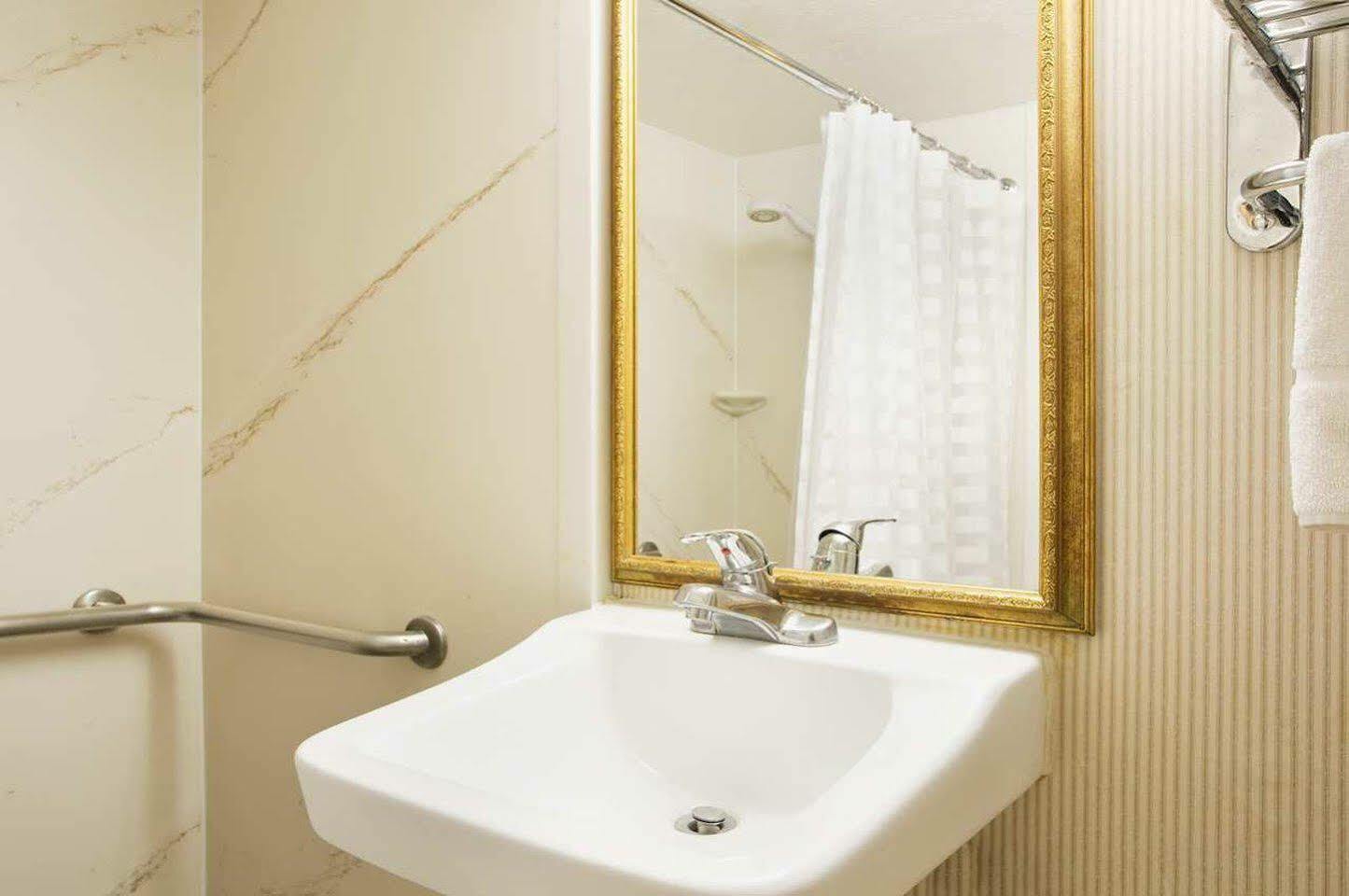 Hotel Embassy By Hilton Arcadia-pasadena Area Arcadia
